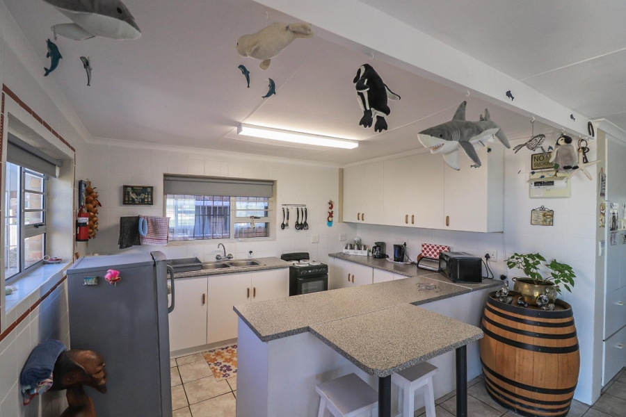 4 Bedroom Property for Sale in De Kelders Western Cape